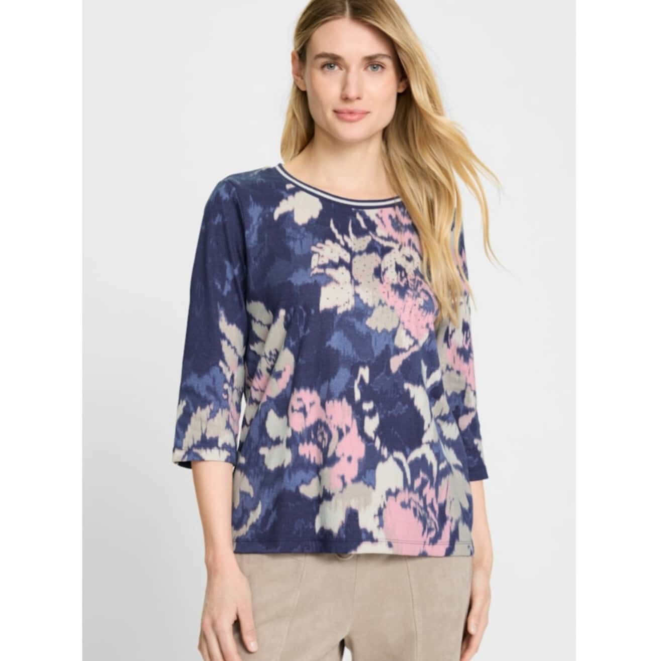Imagebild: gemustertes Damenshirt mit 3/4 Arm in Blau mit Rosa und beige von Olsen Artikel 11105201 bei Mode Sabine Lemke in Winnenden im Remstal shoppen!